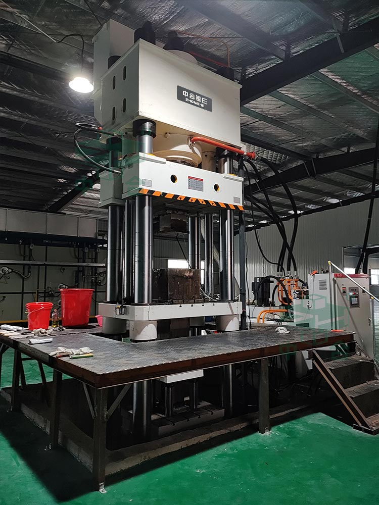800噸四梁四柱液壓機.jpg 800噸四梁四柱液壓機.jpg