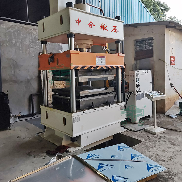 250噸薄板拉伸液壓機.jpg 250噸薄板拉伸液壓機.jpg